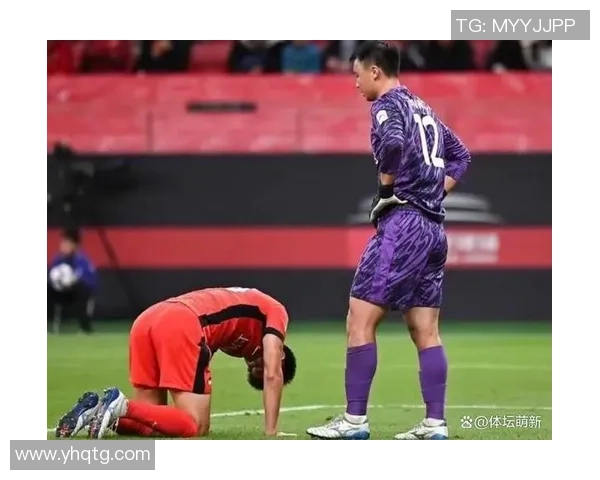 被足球网困住的球星名场面揭秘 究竟是哪位球员遭遇尴尬困境